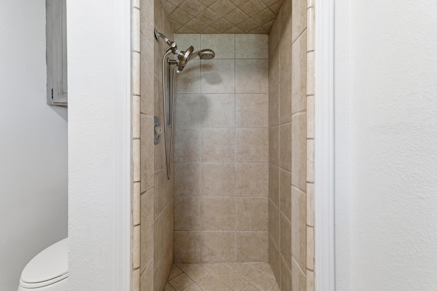 2938 North Trinity Avenue Kerman, CA 93630 - Photo 22 of 38 a bathroom with a shower and toilet