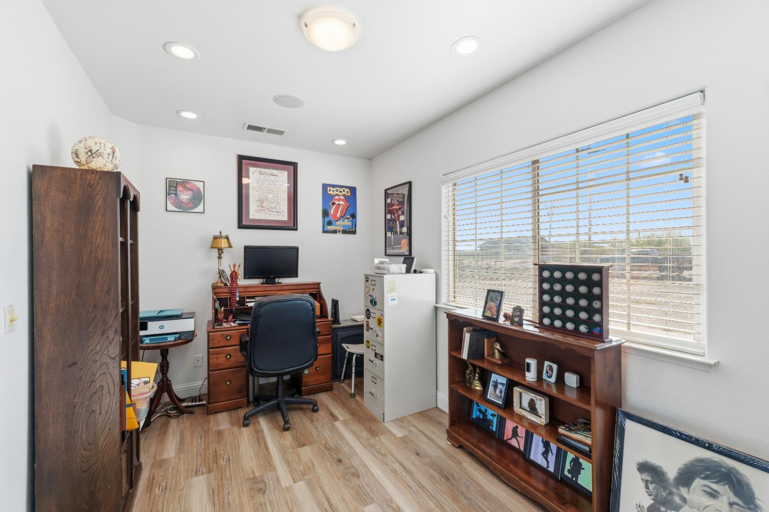 2938 North Trinity Avenue Kerman, CA 93630 - Photo 25 of 38 a workspace with furniture and a window