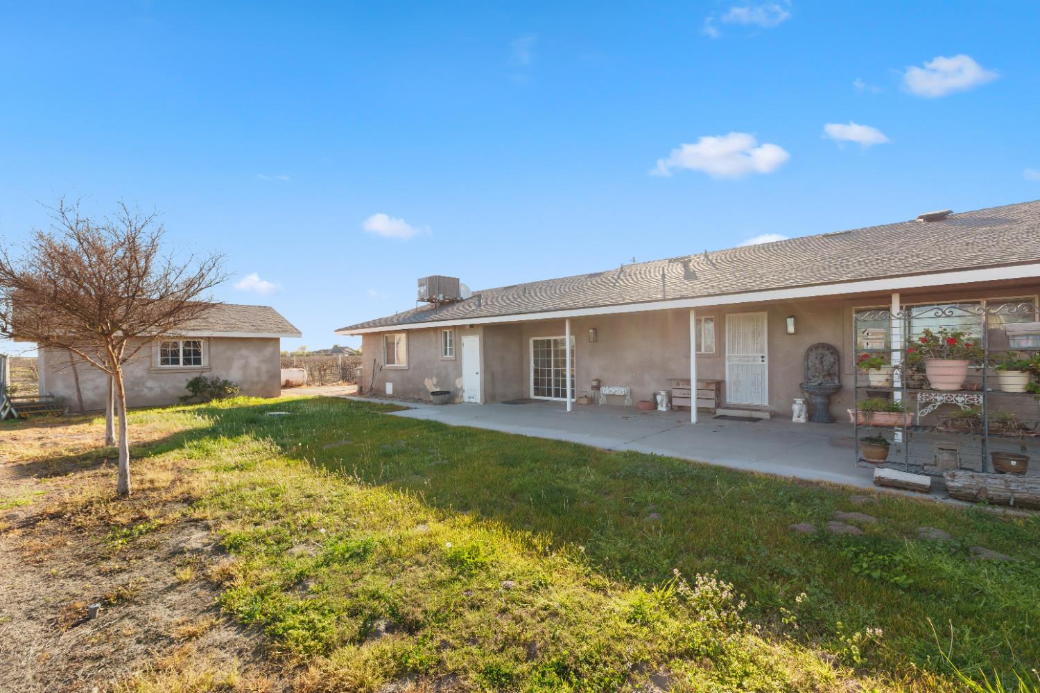 2938 North Trinity Avenue Kerman, CA 93630 - Photo 33 of 38 a front view of a house with a garden and patio