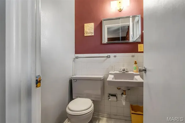 $269,000 | 2639 Glenoak Drive, Maryland Heights, MO 63043