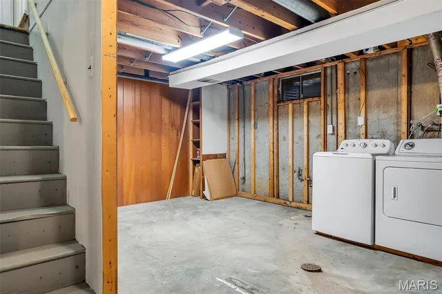 $269,000 | 2639 Glenoak Drive, Maryland Heights, MO 63043