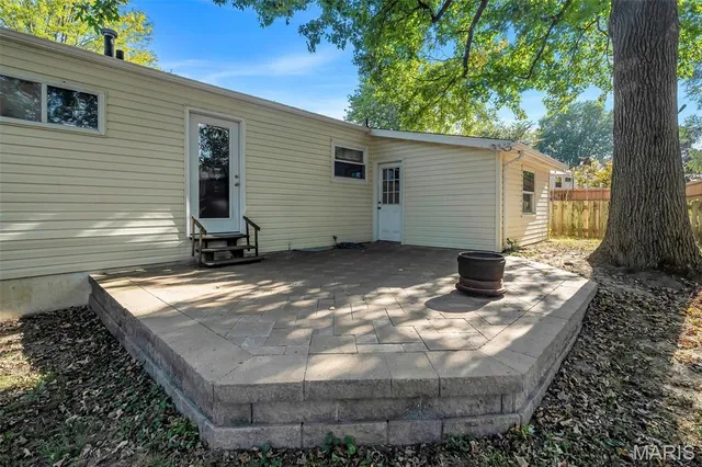 $269,000 | 2639 Glenoak Drive, Maryland Heights, MO 63043