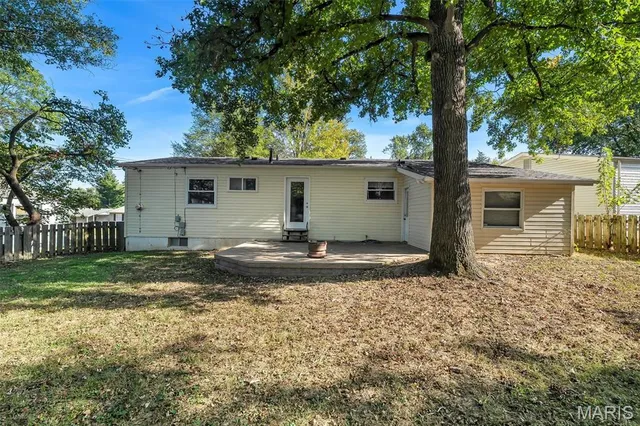 $269,000 | 2639 Glenoak Drive, Maryland Heights, MO 63043