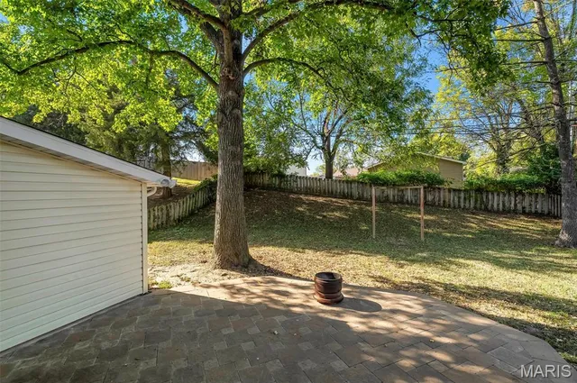 $269,000 | 2639 Glenoak Drive, Maryland Heights, MO 63043