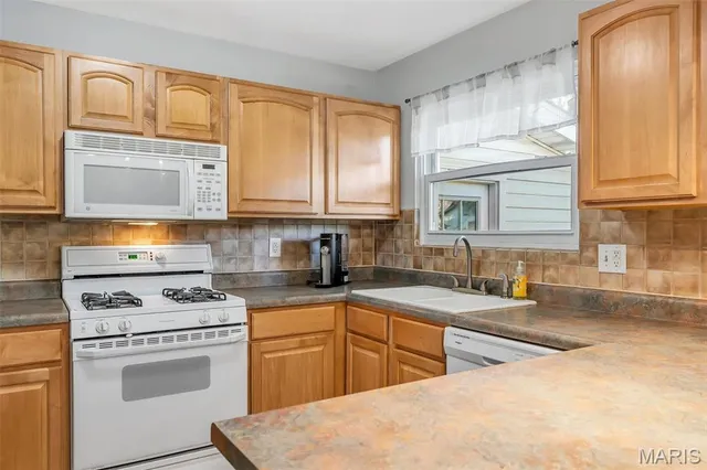 $269,000 | 2639 Glenoak Drive, Maryland Heights, MO 63043