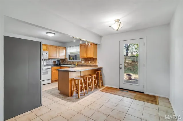 $269,000 | 2639 Glenoak Drive, Maryland Heights, MO 63043