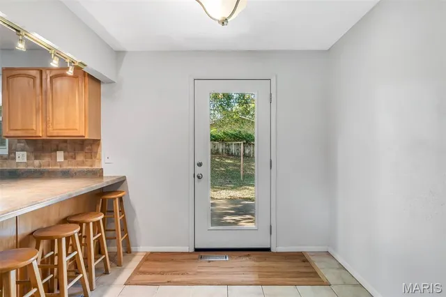 $269,000 | 2639 Glenoak Drive, Maryland Heights, MO 63043