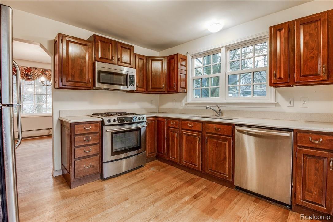 650 Trinway Road Troy, MI 48085 - Photo 10 of 37 Interiors (12 of 24).jpg