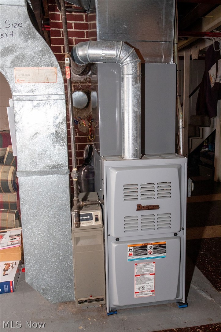 213 Como Street Struthers, OH 44471 - Photo 21 of 25 Furnace and central air have both been updated
