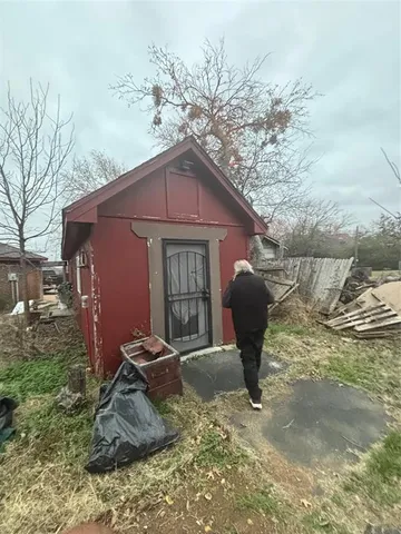 $245,000 | 311 Edgewood Drive, Krum, TX 76249