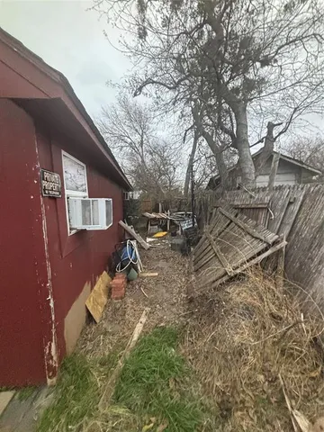 $245,000 | 311 Edgewood Drive, Krum, TX 76249