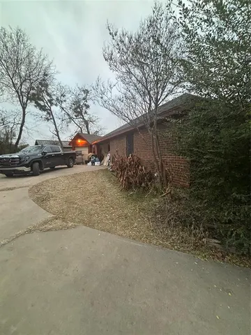 $245,000 | 311 Edgewood Drive, Krum, TX 76249