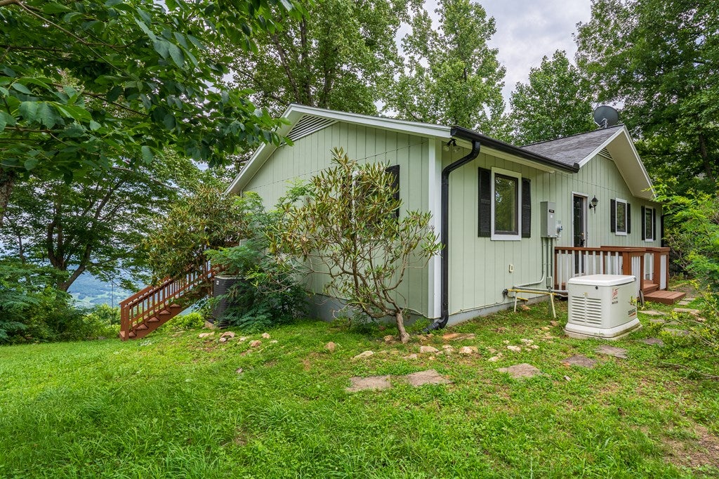 864 Rhododendron Road Hillsville, VA 24343 - Photo 5 of 28 Gallery Image 5