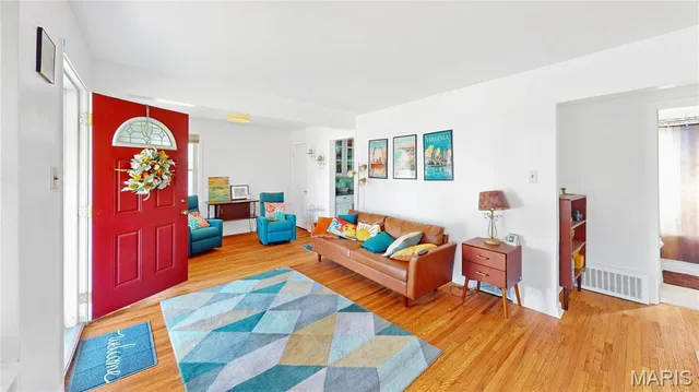 $242,000 | 4352 Steins Street, St. Louis, MO 63116