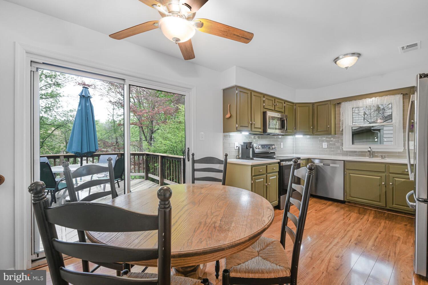 513 Cosgrave Way Silver Spring, MD 20902 - Photo 11 of 48 TABLESPACE KITCHEN - UPDATED APPLICANCES