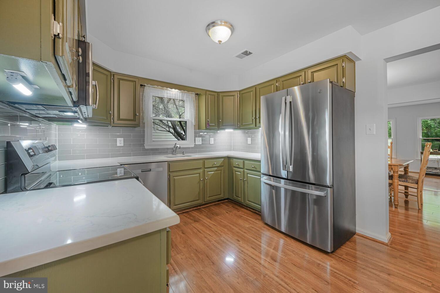 513 Cosgrave Way Silver Spring, MD 20902 - Photo 13 of 48 KITCHEN W/FRENCH DOOR REFRIGERATOR