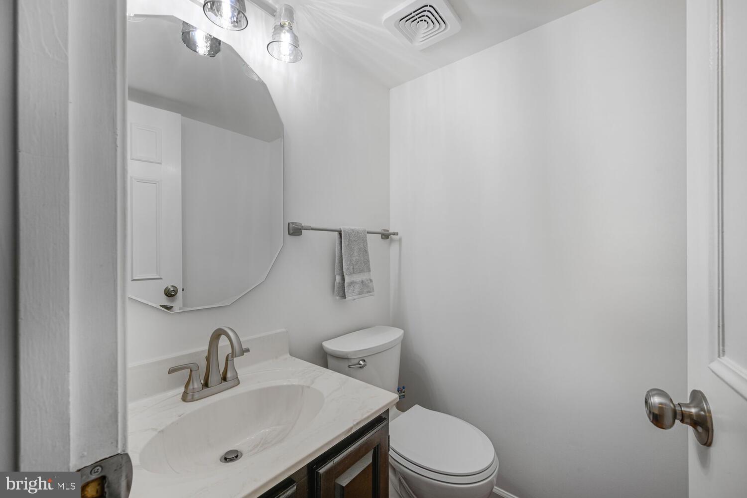 513 Cosgrave Way Silver Spring, MD 20902 - Photo 18 of 48 FIRST FLOOR POWDER ROOM