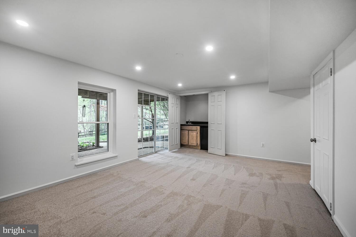 513 Cosgrave Way Silver Spring, MD 20902 - Photo 34 of 48 REC ROOM WITH WETBAR
