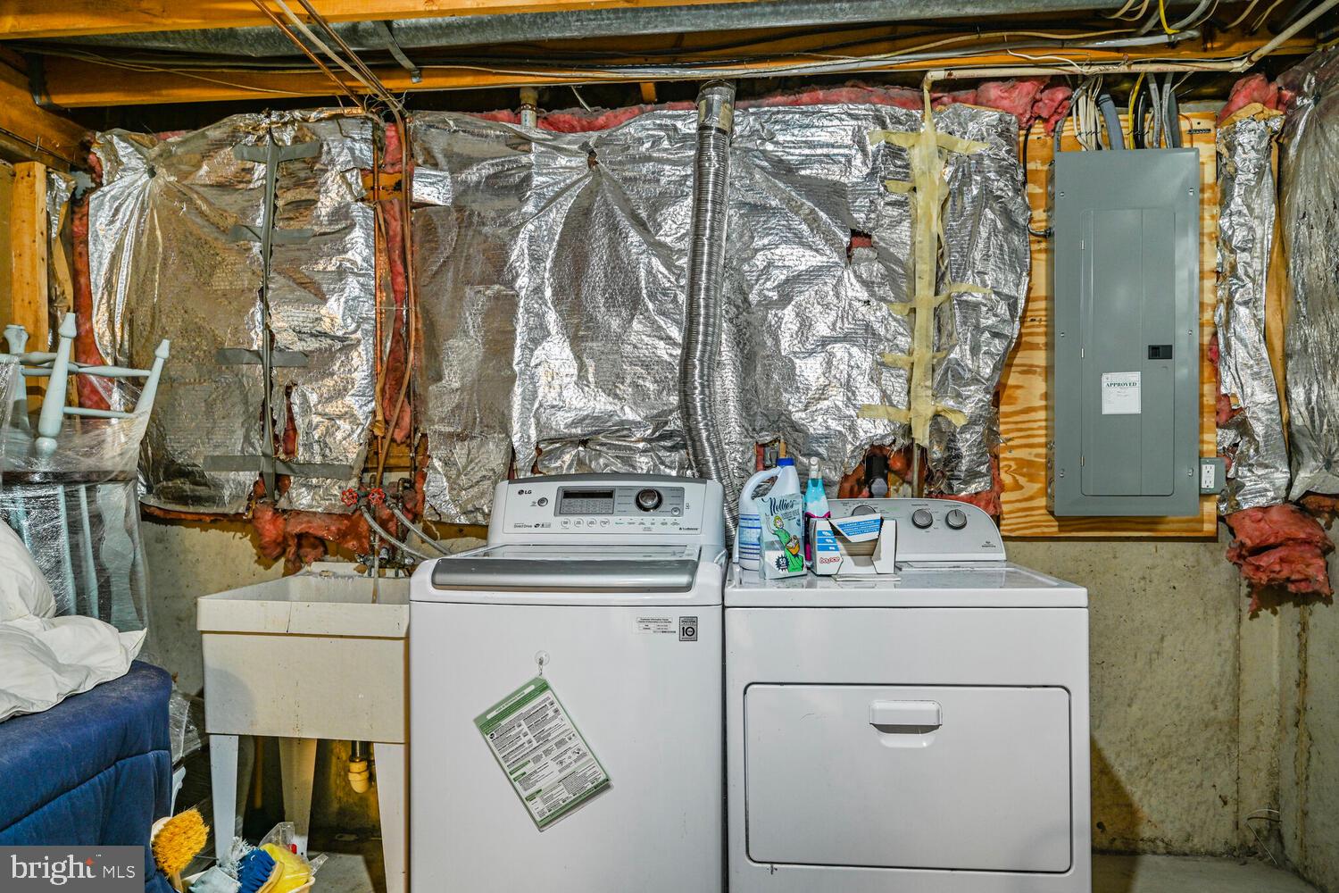 513 Cosgrave Way Silver Spring, MD 20902 - Photo 39 of 48 LOWER LEVEL LAUNDRY & UNTILITY ROOM