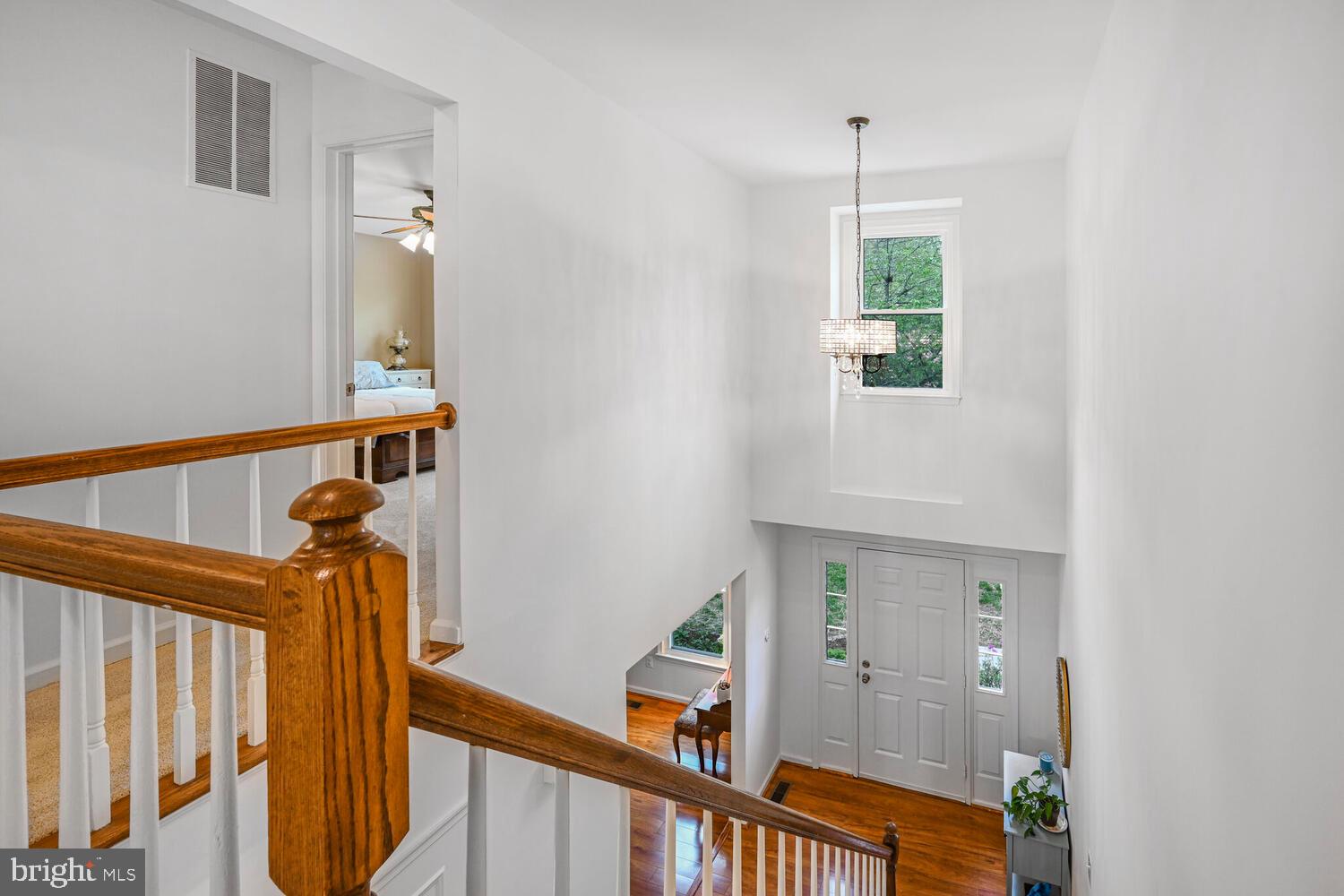 513 Cosgrave Way Silver Spring, MD 20902 - Photo 6 of 48 LIGHT-FILLED 2 STORY FOYER