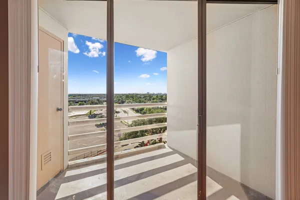 $1,400 | 3525 Sage Road, Unit 801, Houston, TX 77056