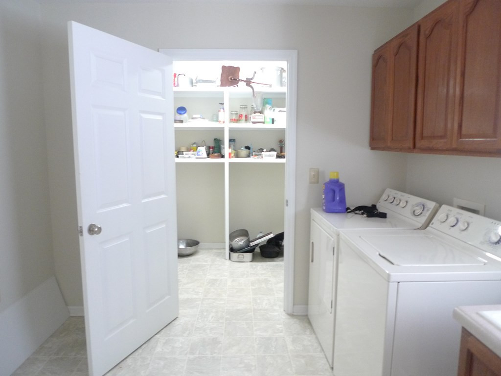 7016 Old State Road Holly Hill, SC 29059 - Photo 13 of 25 laundry room