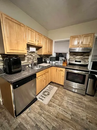 $3,300 | 74 Weston Street, Unit 2, Brockton, MA 02301