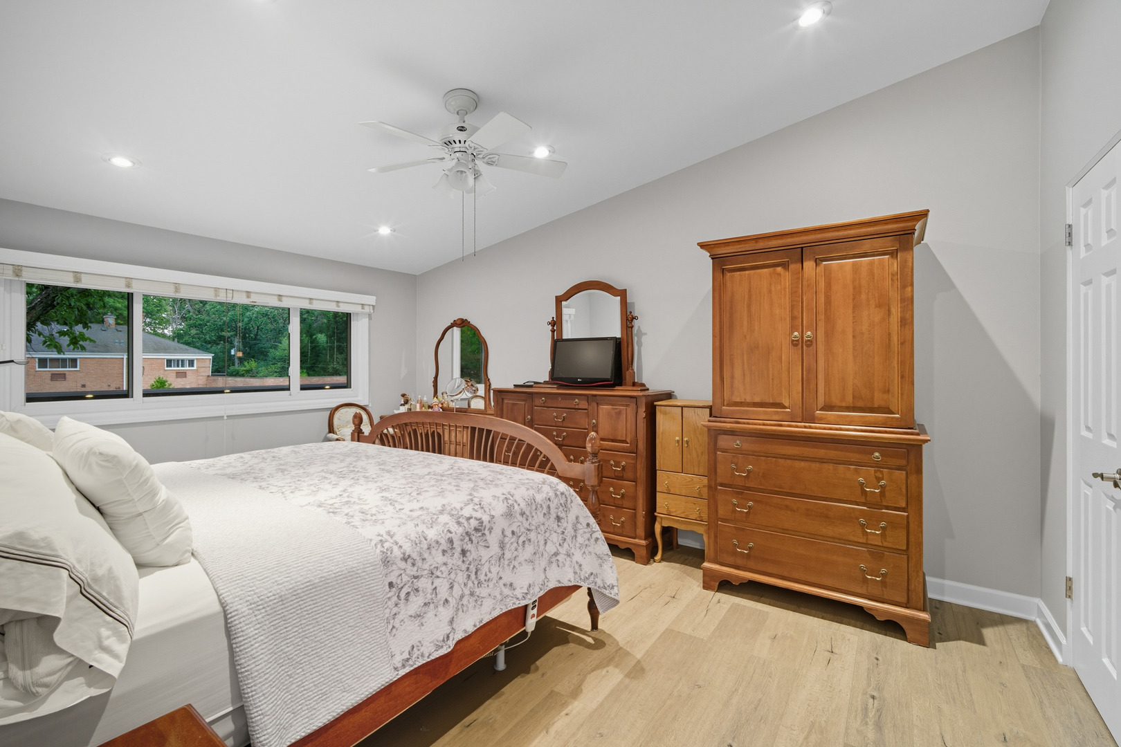 645 Spring Road Glenview, IL 60025 - Photo 23 of 31 a bed room with a bed and a dresser