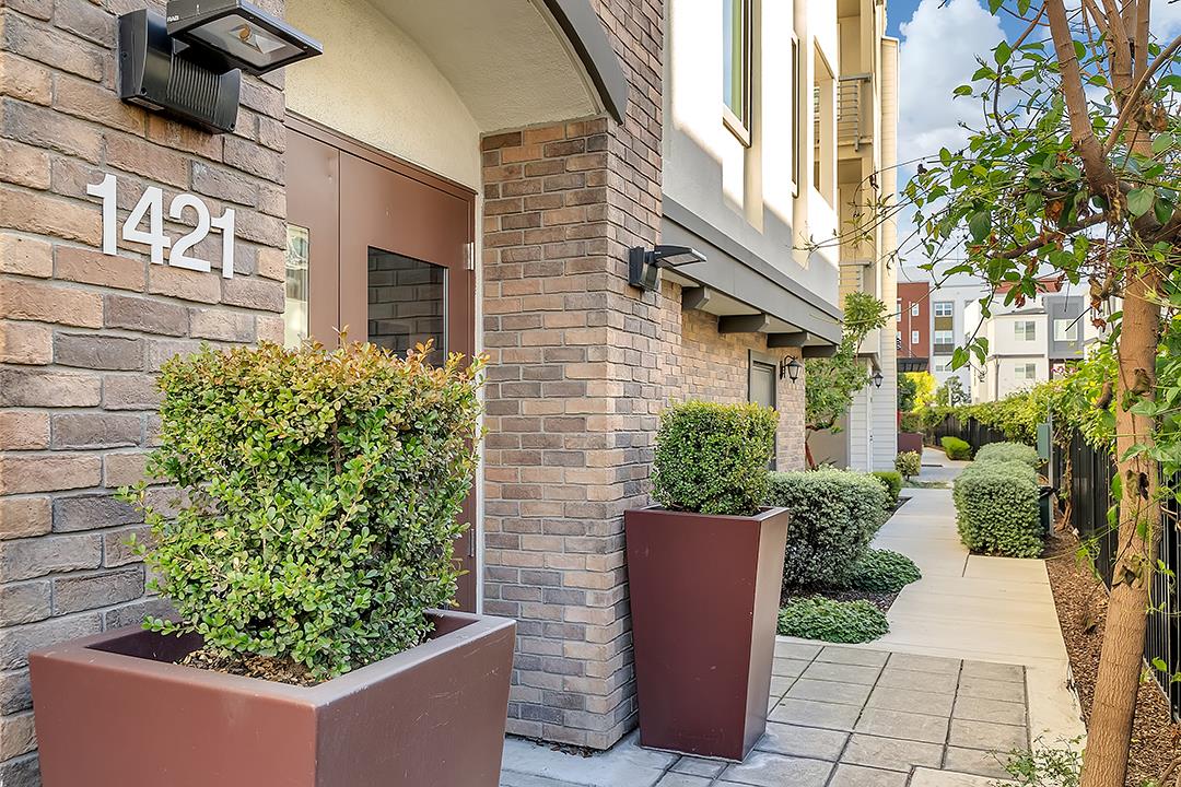 1421 Nightshade Road, Unit 30 Milpitas, CA 95035 - Photo 21 of 28 a view of a house with potted plants