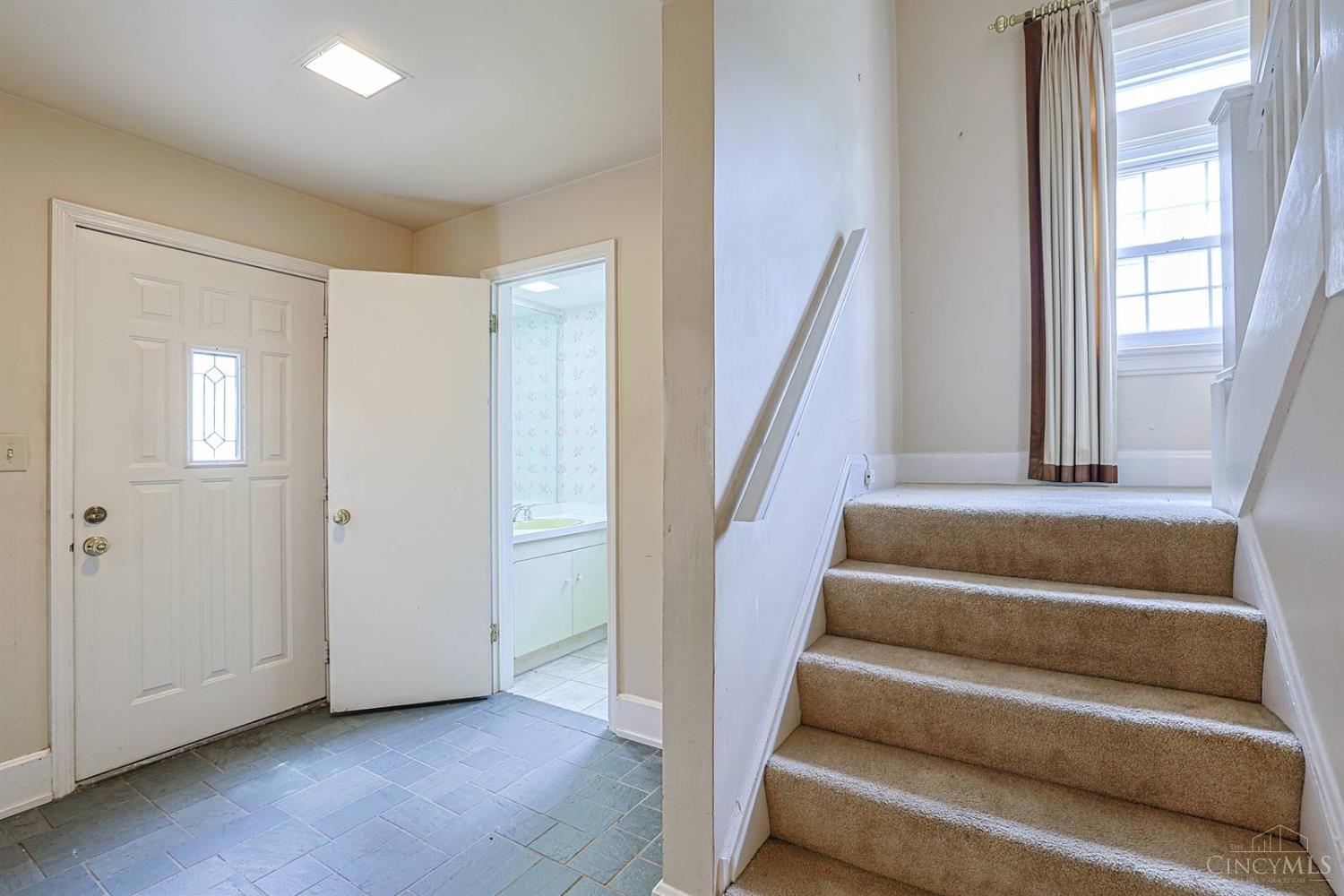42 Fleming Road Wyoming, OH 45215 - Photo 4 of 53
