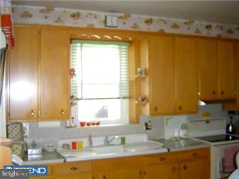 4018 Penn Avenue Sinking Spring, PA 19608 - Photo 4 of 6 Kitchen