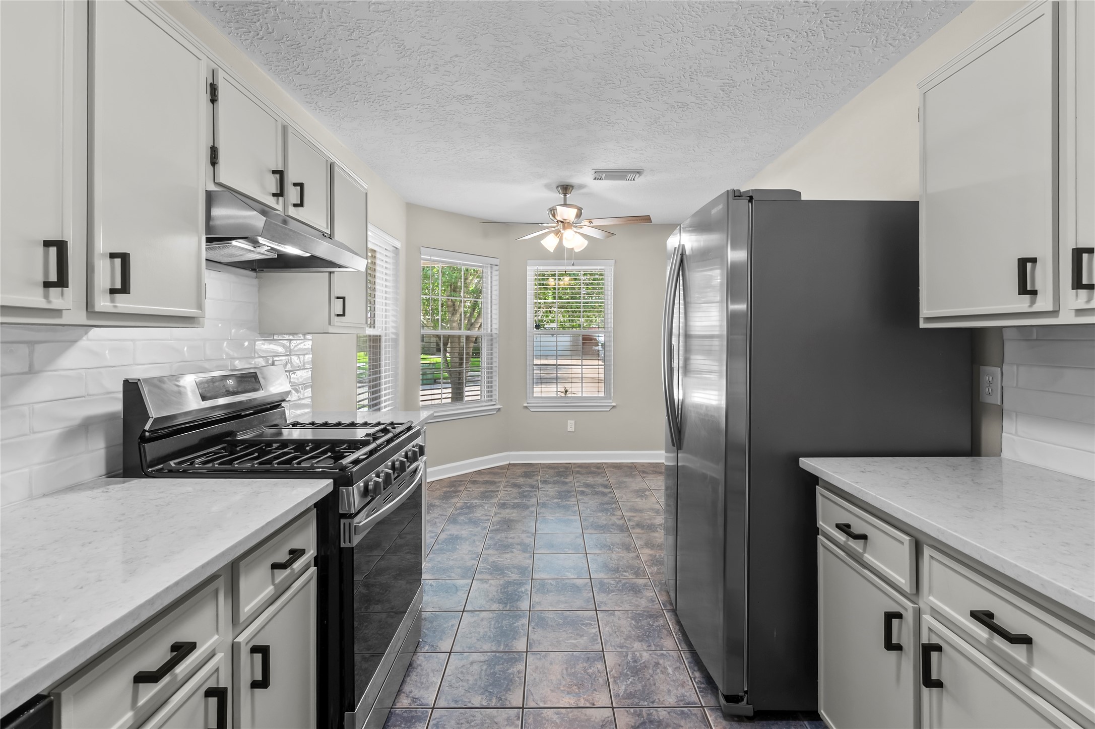 2124 Tower Bridge Road Pearland, TX 77581 - Photo 8 of 24