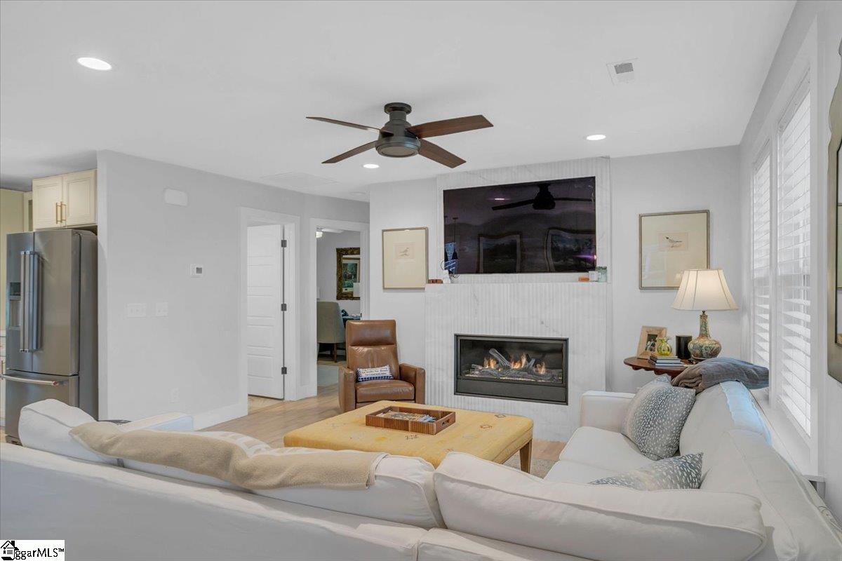 8 Fairlane Circle Greenville, SC 29607 - Photo 3 of 27