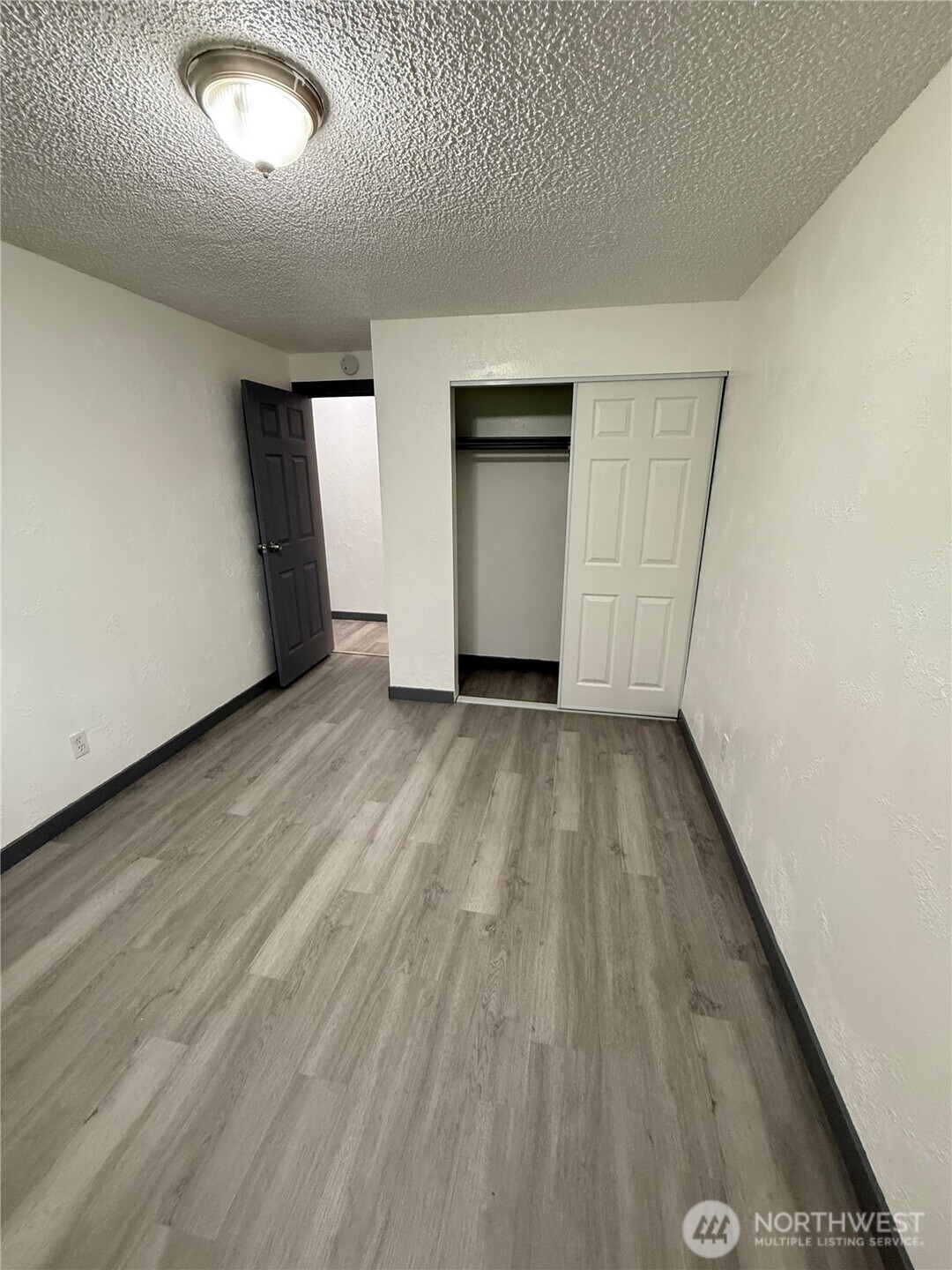 1007 MacFarlane Street Aberdeen, WA 98520 - Photo 13 of 23 an empty room with wooden floor and windows