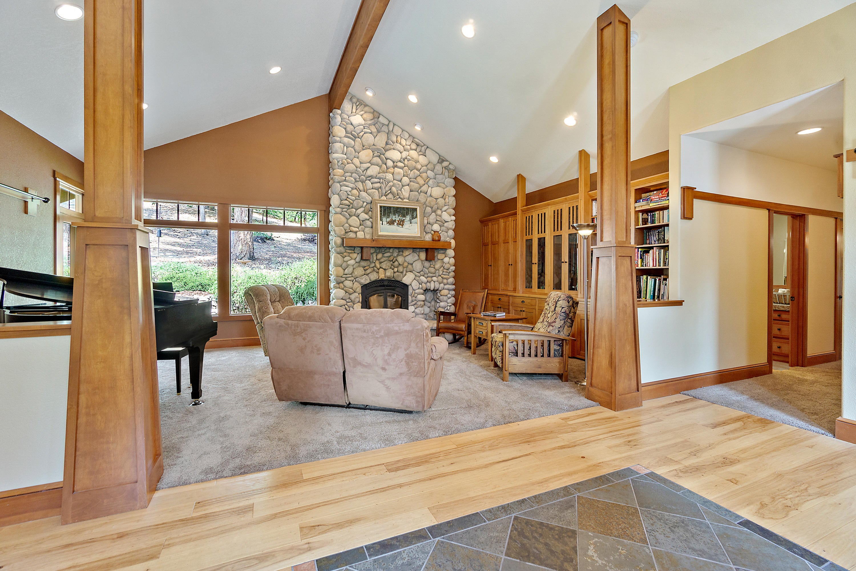 3207 Old Military Road Central Point, OR 97502 - Photo 7 of 52 7