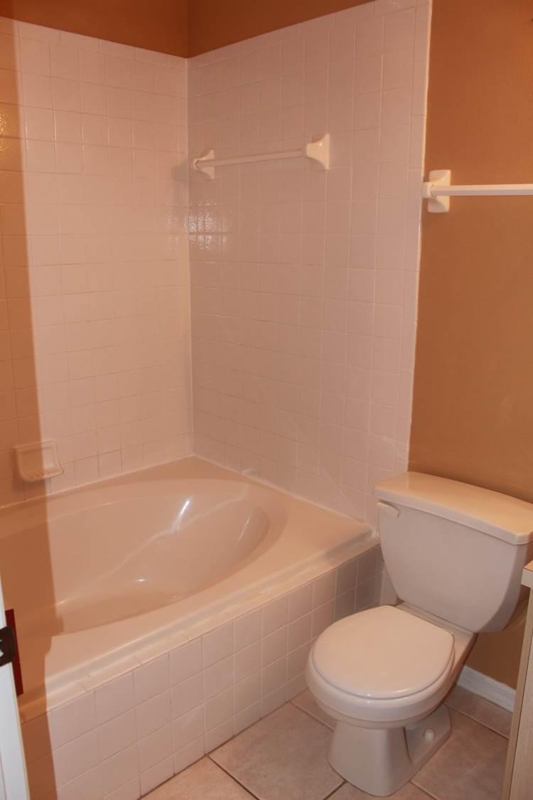 3239 Southeast W Snow Road Port St. Lucie, FL 34984 - Photo 11 of 24 West Snow. bath2
