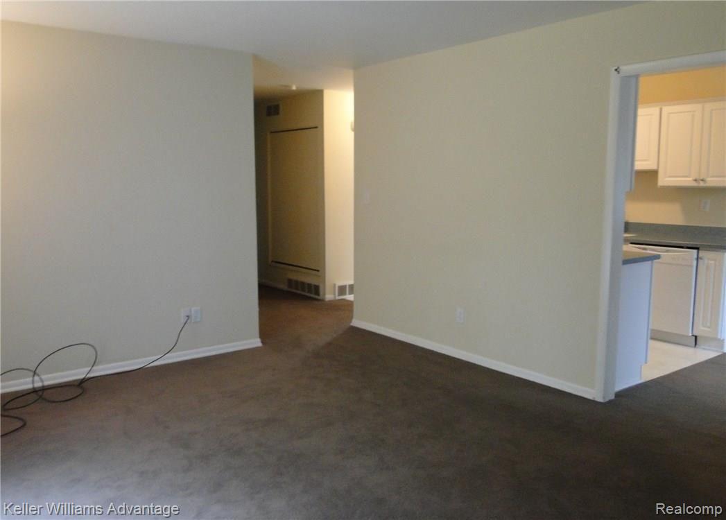 22914 Tuck Road Farmington, MI 48336 - Photo 4 of 14 Family Room 2.jpg