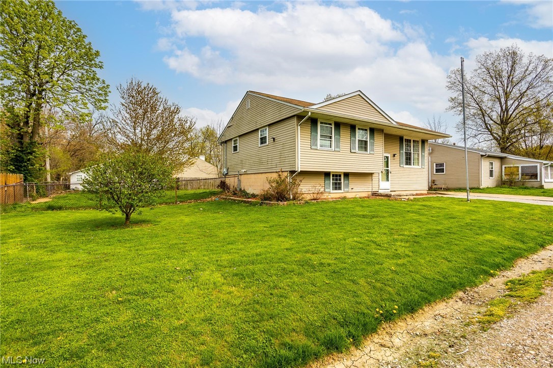 375 Harcourt Road Vermilion, OH 44089 - Photo 3 of 32 Gallery Image 3