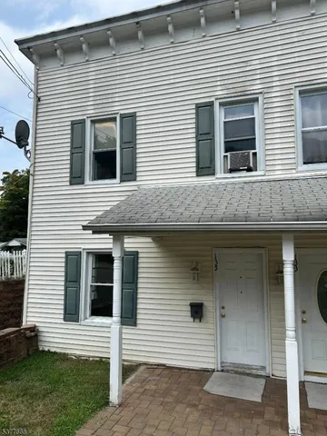 $2,950 | 135 West Chrystal Street, Dover, NJ 07801
