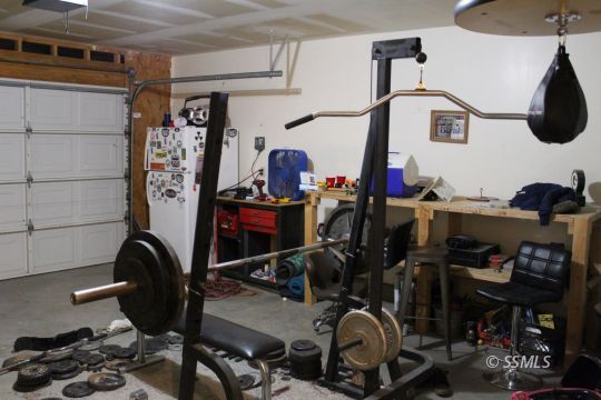 401 Ashton Street Ridgecrest, CA 93555 - Photo 35 of 36 a room with gym equipment