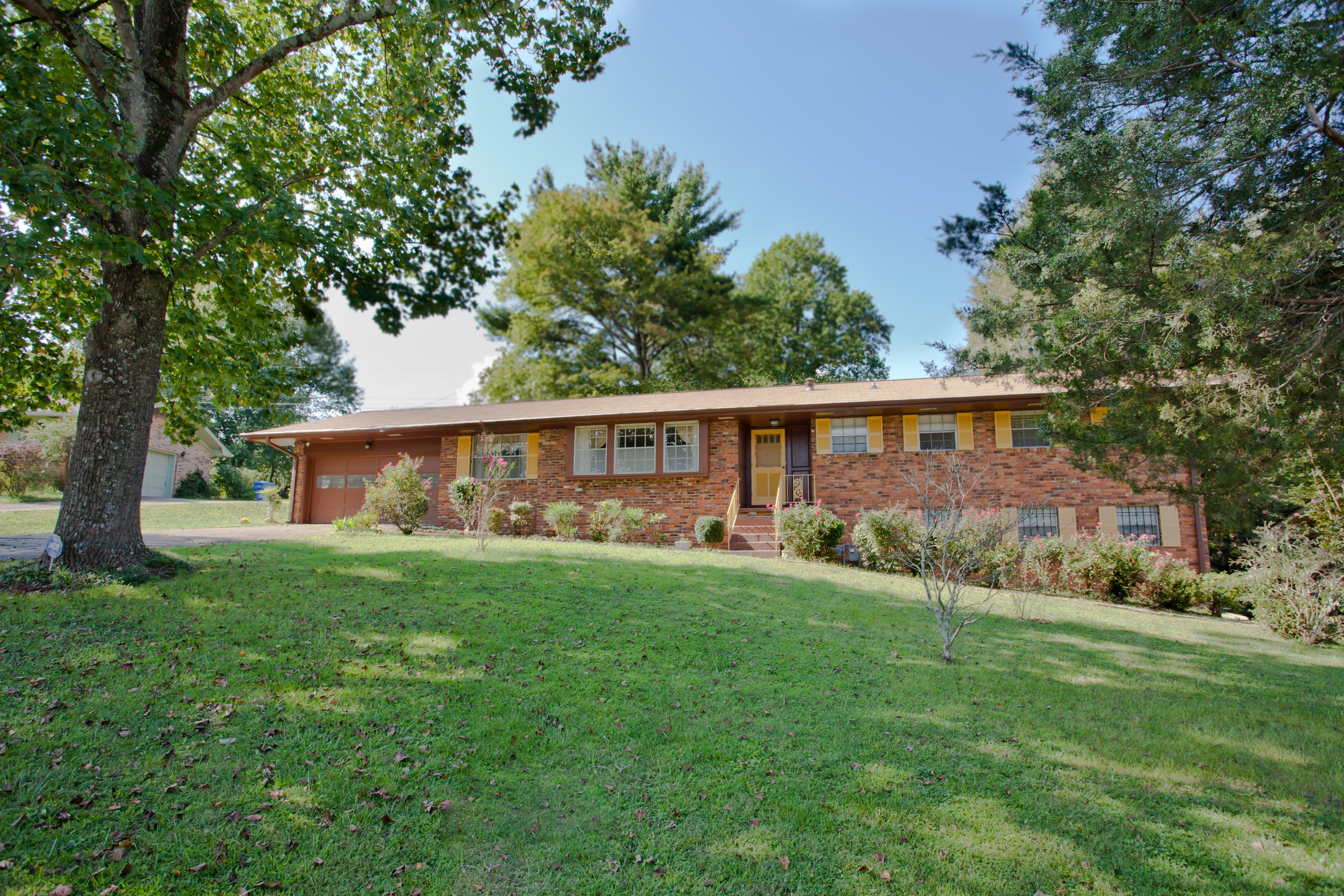 3915 Yorktown Road Chattanooga, TN 37416 - Photo 2 of 16 IMG_5359