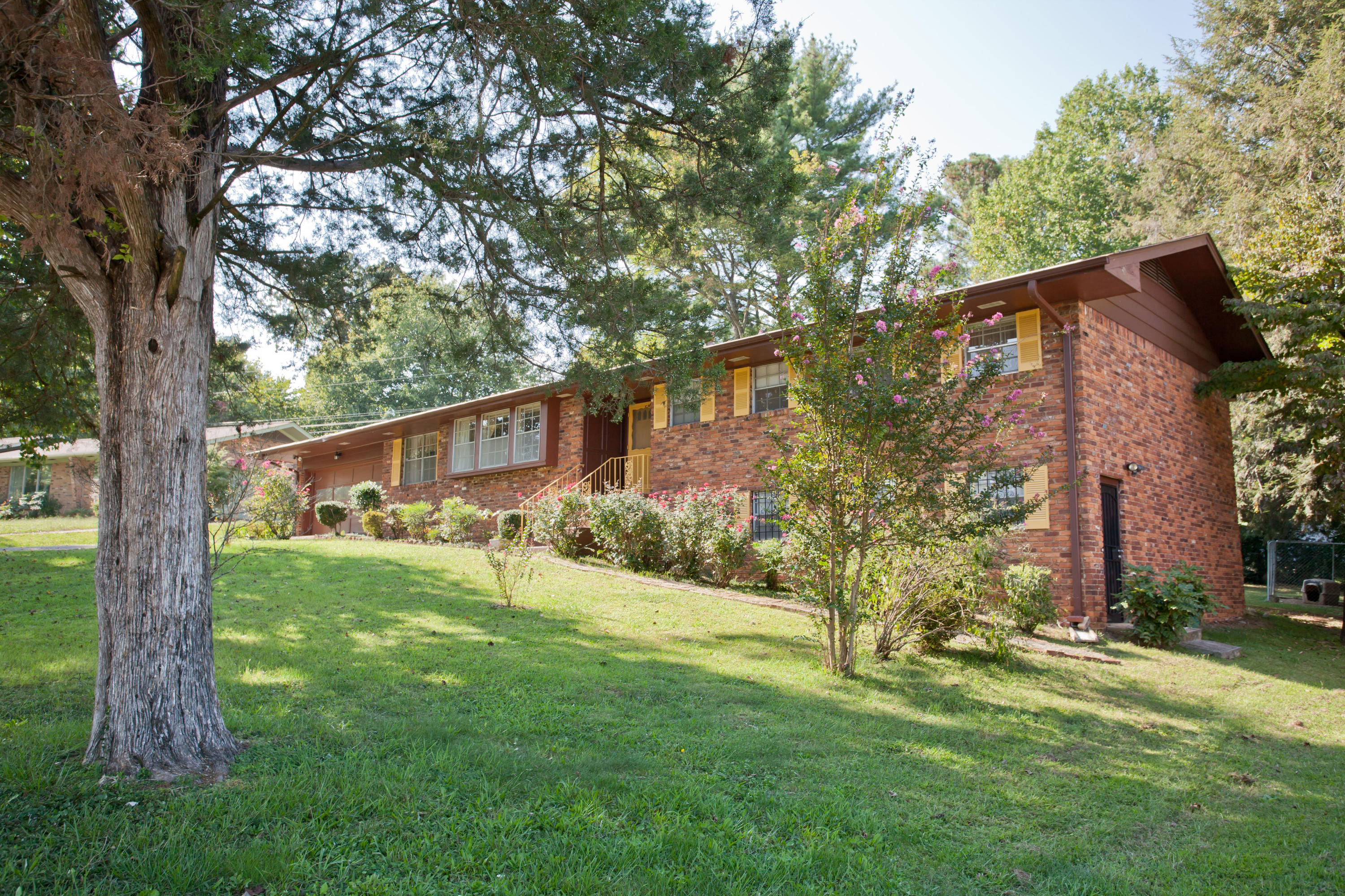 3915 Yorktown Road Chattanooga, TN 37416 - Photo 3 of 16 IMG_5360
