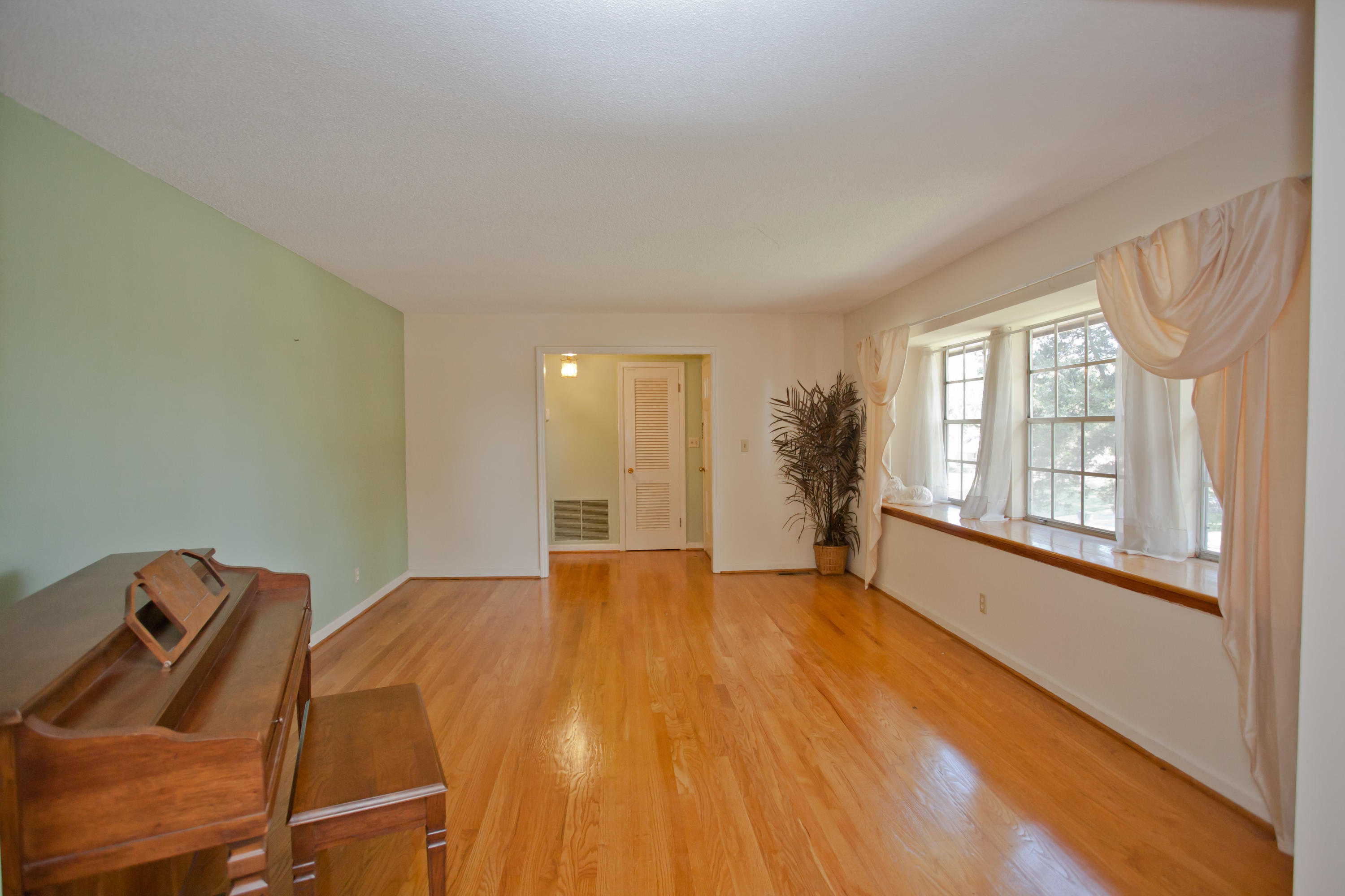 3915 Yorktown Road Chattanooga, TN 37416 - Photo 4 of 16 IMG_5373