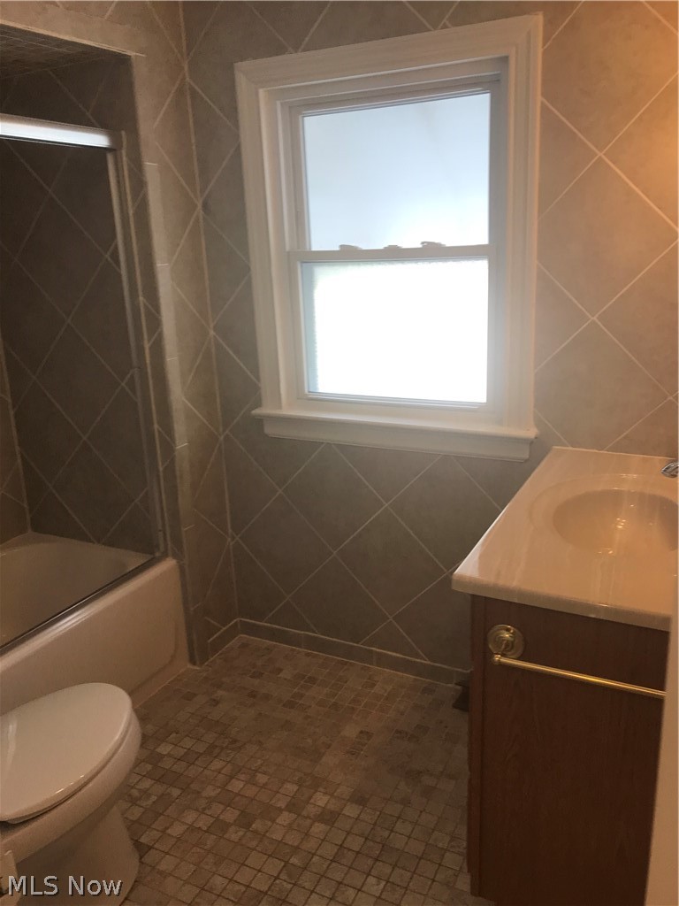 1595 Edgefield Road Lyndhurst, OH 44124 - Photo 16 of 25