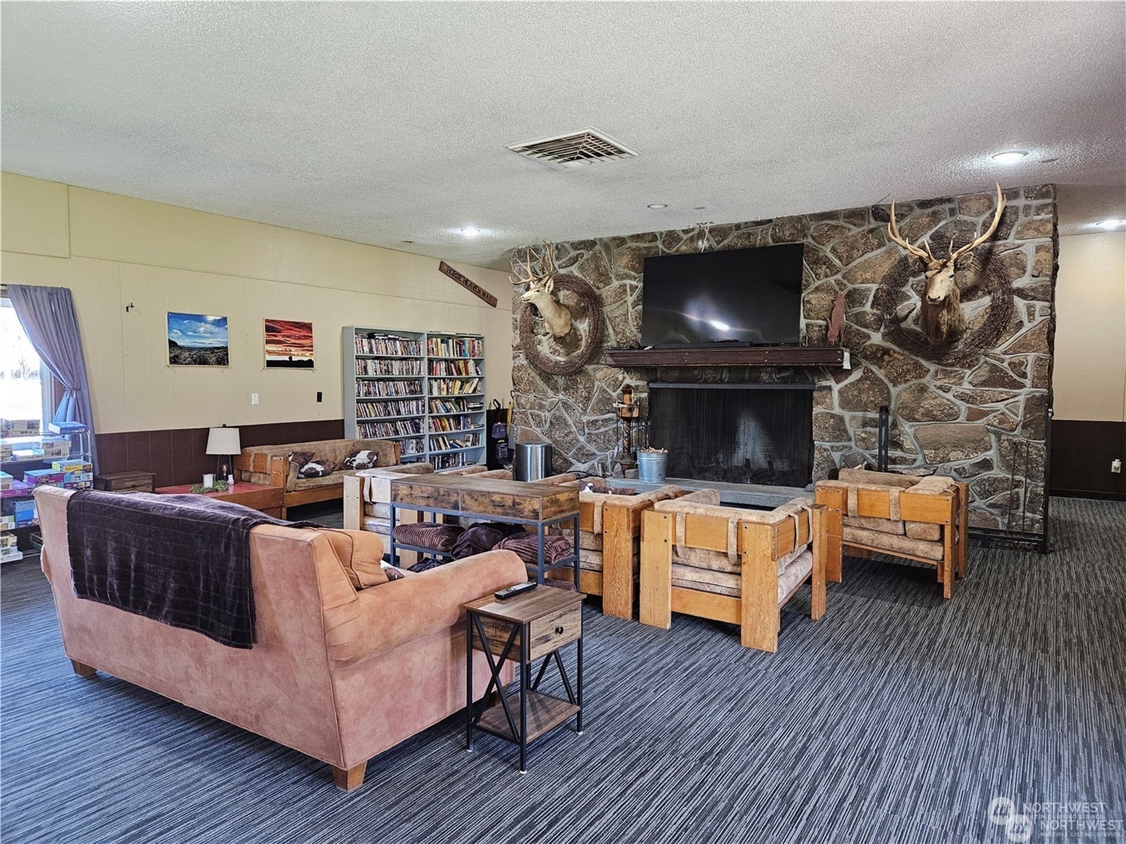 3347 Cornucopia Drive Ephrata, WA 98823 - Photo 14 of 40 a living room with fireplace furniture and a wooden floor