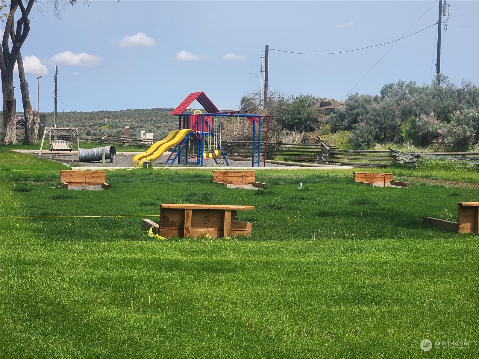 3347 Cornucopia Drive Ephrata, WA 98823 - Photo 21 of 40 a view of a house with a park