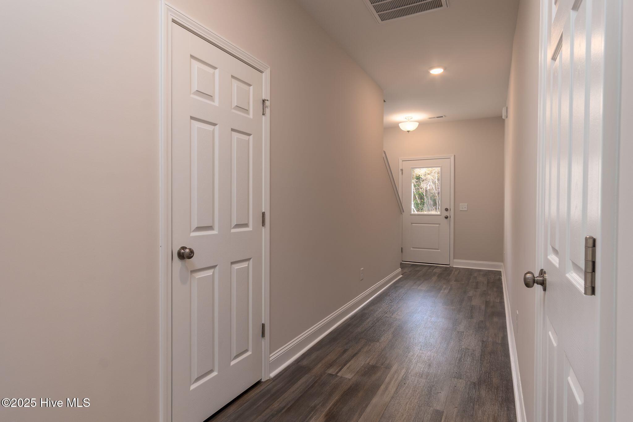 211 Brighttown Road Maysville, NC 28555 - Photo 11 of 41 Front Hallway