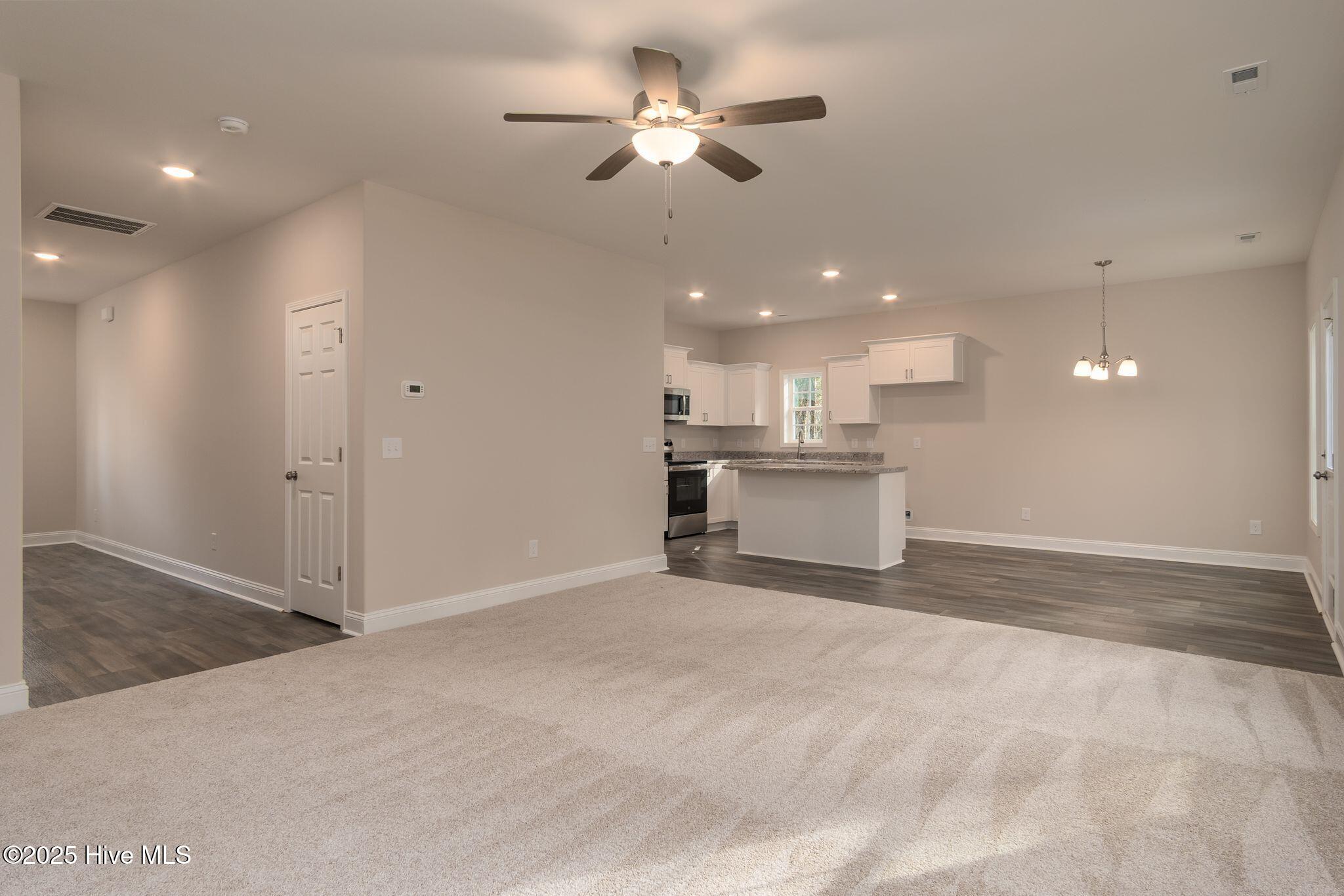 211 Brighttown Road Maysville, NC 28555 - Photo 15 of 41 First Floor View