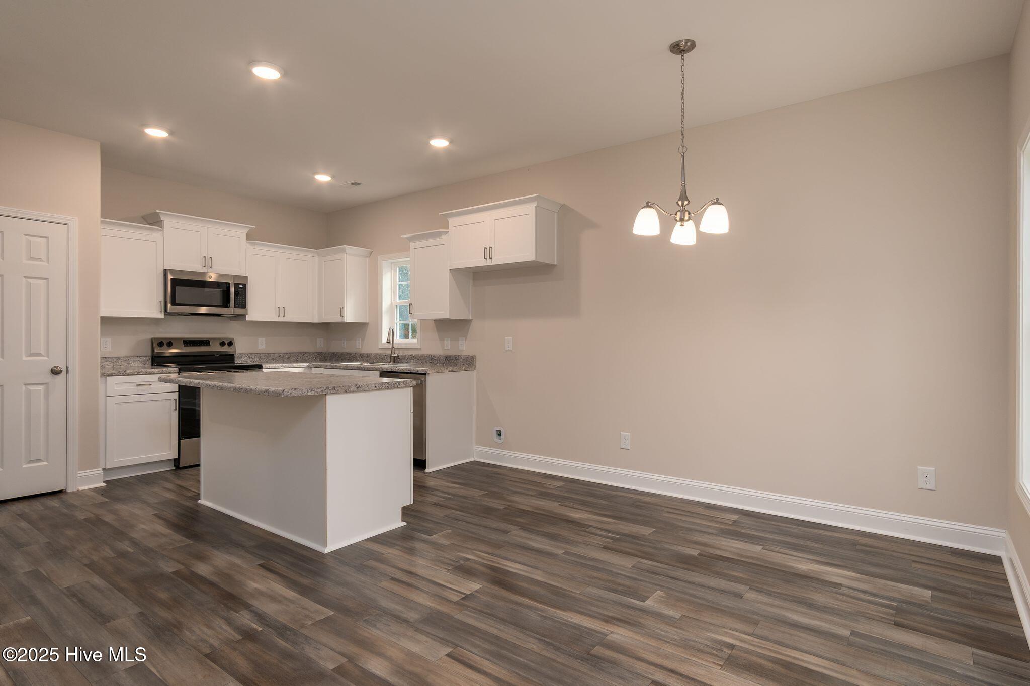 211 Brighttown Road Maysville, NC 28555 - Photo 17 of 41 Eat- In Dining