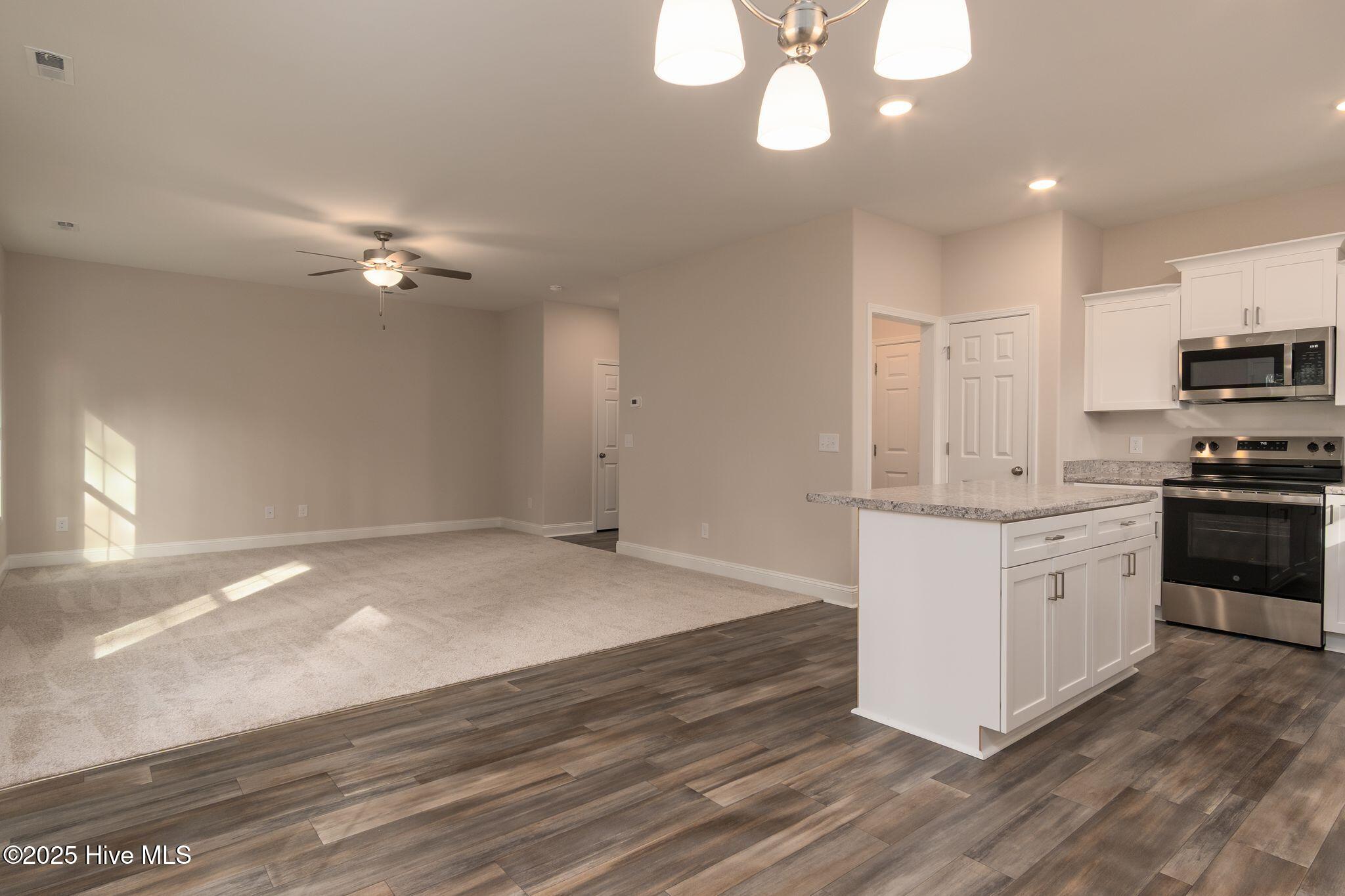 211 Brighttown Road Maysville, NC 28555 - Photo 19 of 41 First Floor View